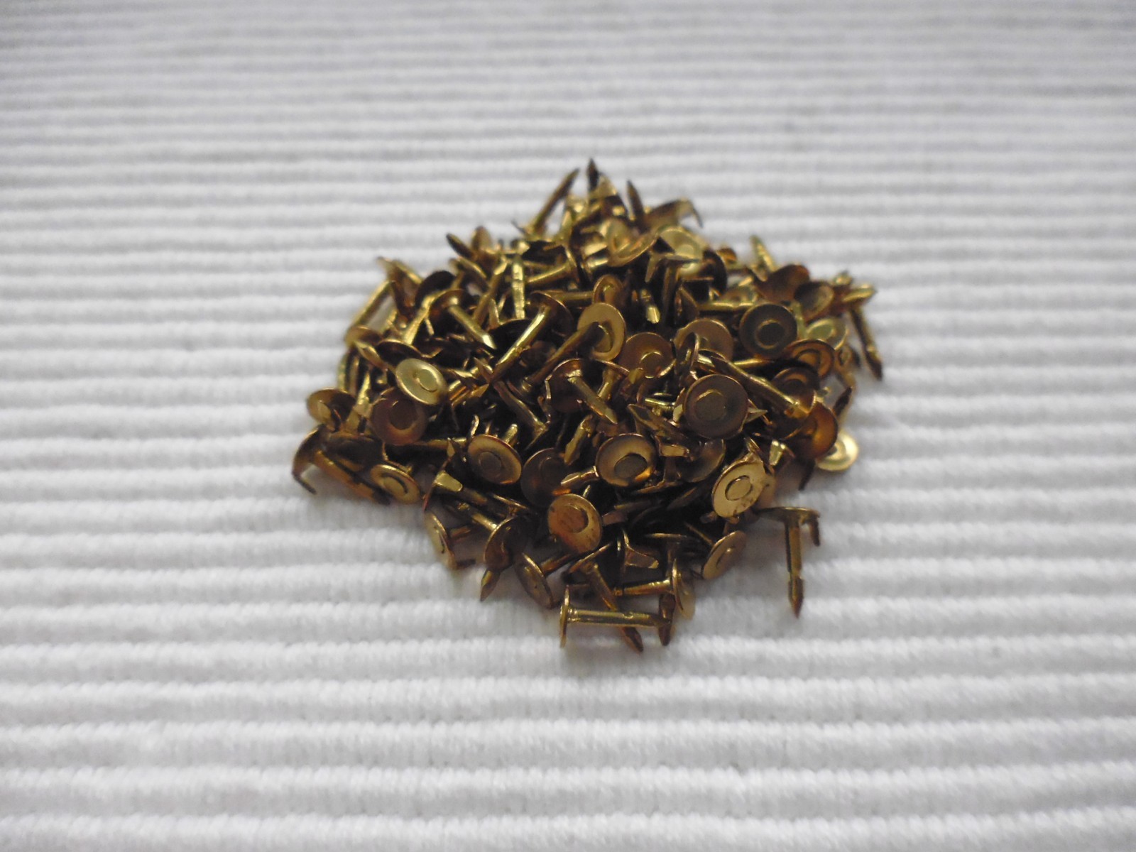100 NEW PIN NAILS GOLD TONE