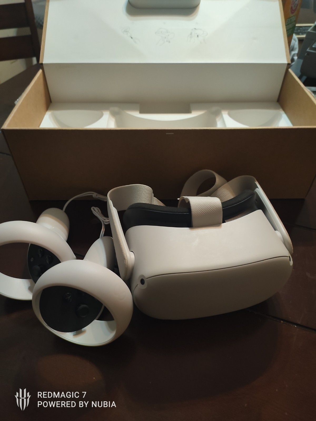 Meta Quest 2 VR Headset 128GB /Controllers/Regular Strap - Good