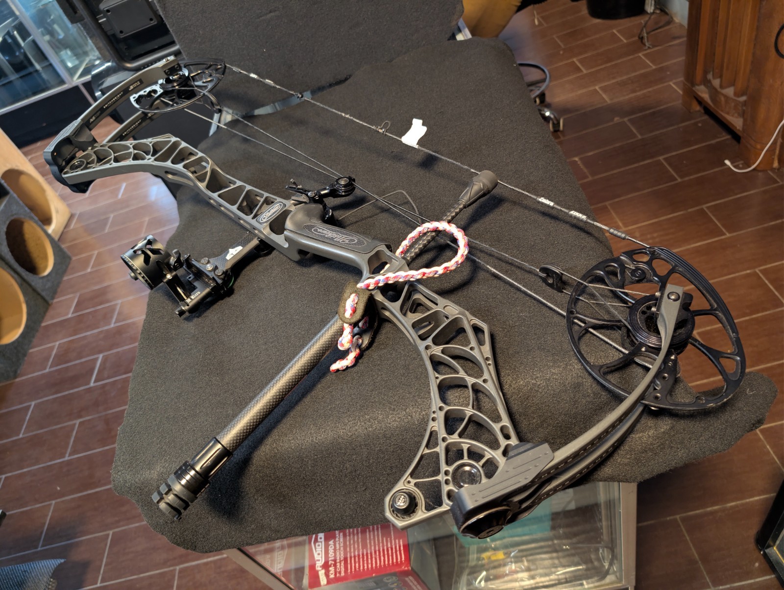 Mathews V3 31 Compound Bow W/Black Mountain Sight & Carbon Stabilizer