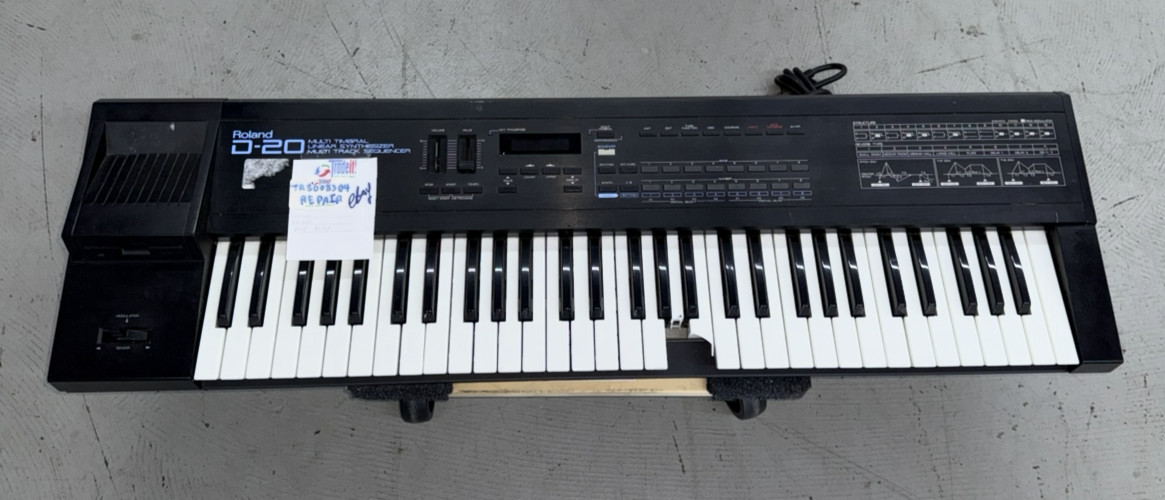 Roland D-20 Multi Timbral Linear Synthesizer (PARTS/REPAIR)