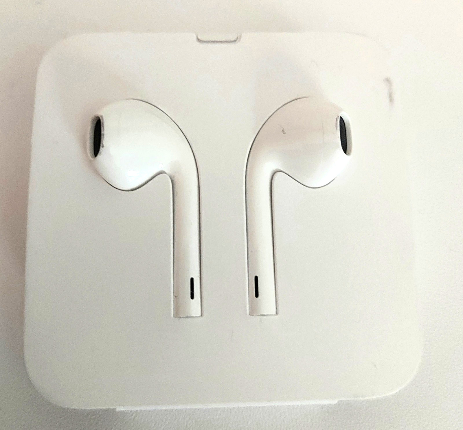 ****Apple Wired Ear Buds iPhone NEW***
