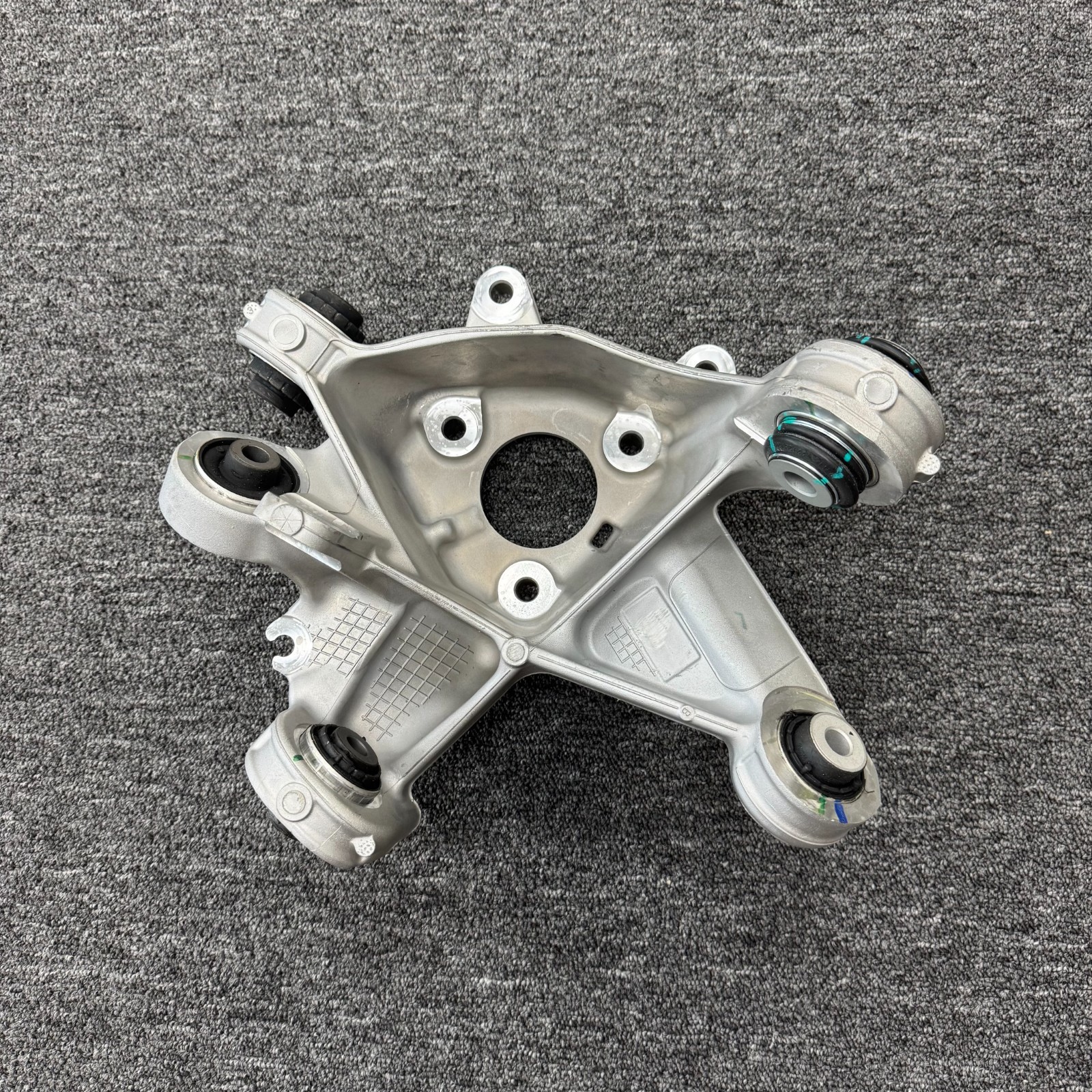 OEM For Tesla 2020-2023 Model Y Rear Right RH Steering Knuckle 1188416-00-F