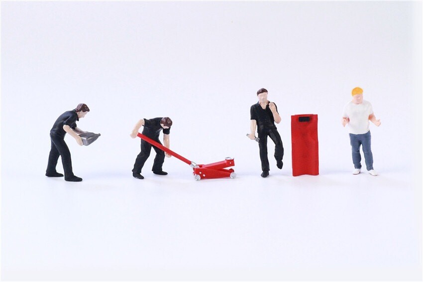1:64 Painted Figure Mini Model Miniature Resin Diorama Car Garage Repairman BL