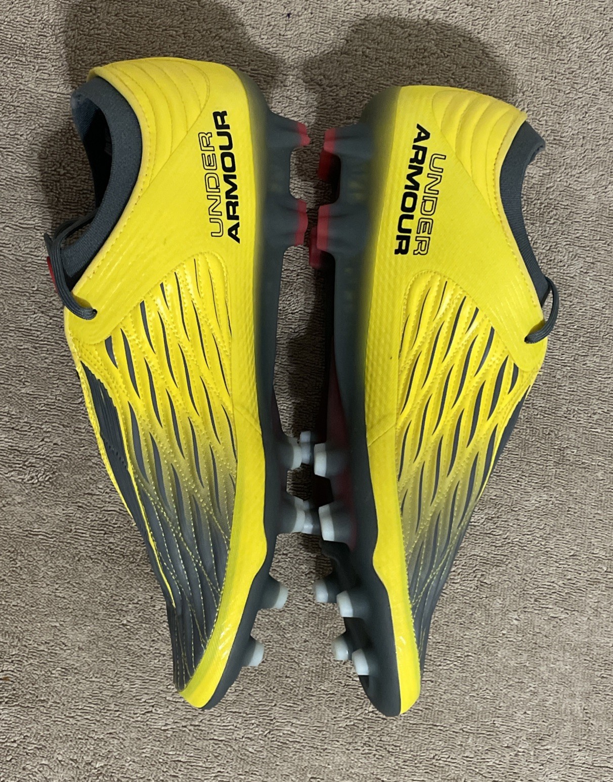 Under Armour Magnetico Elite 4 FG ‘Taxi Grey’ 3027700-700 Men Sz 12