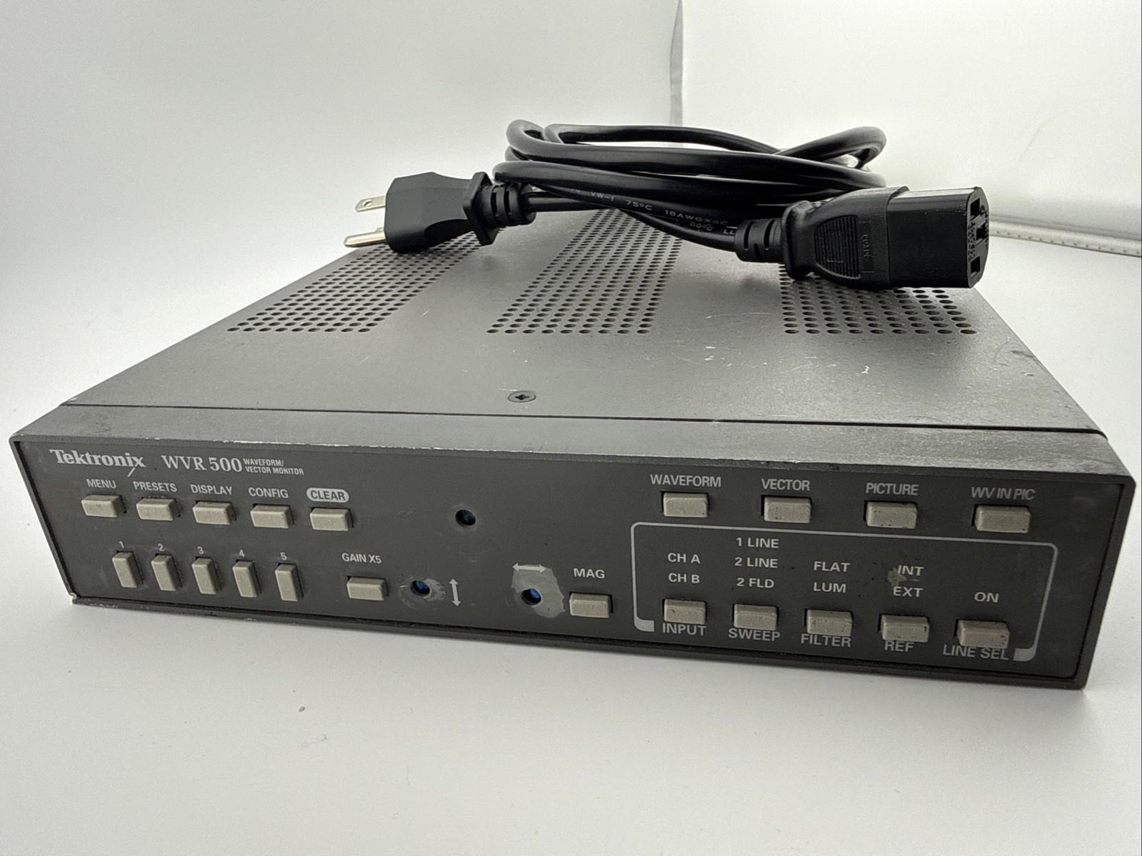 Tektronix WVR500 Rasterizing Analog Waveform / Vector Monitor w/ NTSC & PAL