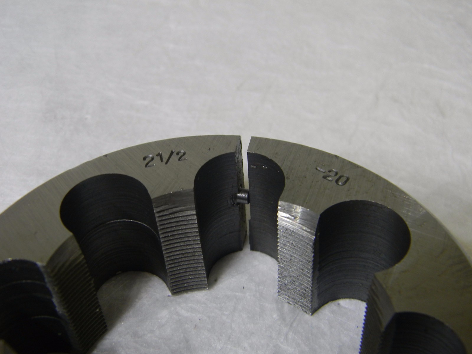 Interstate Adjustable Special Round Split Die 2-1/2 - 20 HSS 4 OD 03949302