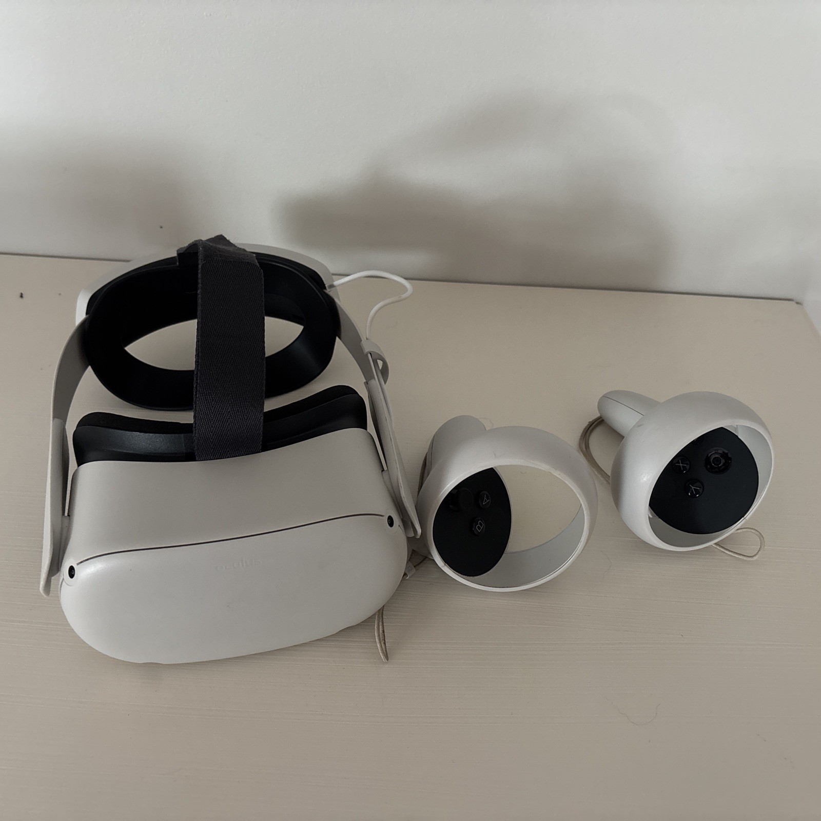 Meta Oculus Quest 2 Headset With Controllers