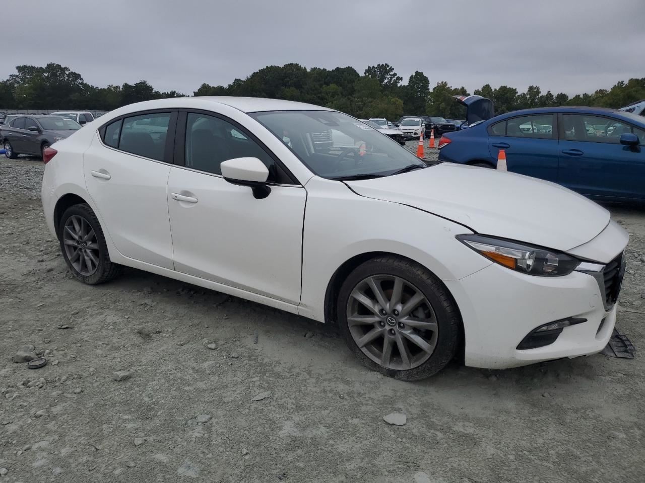 3 2018 Glove Box 4916502
