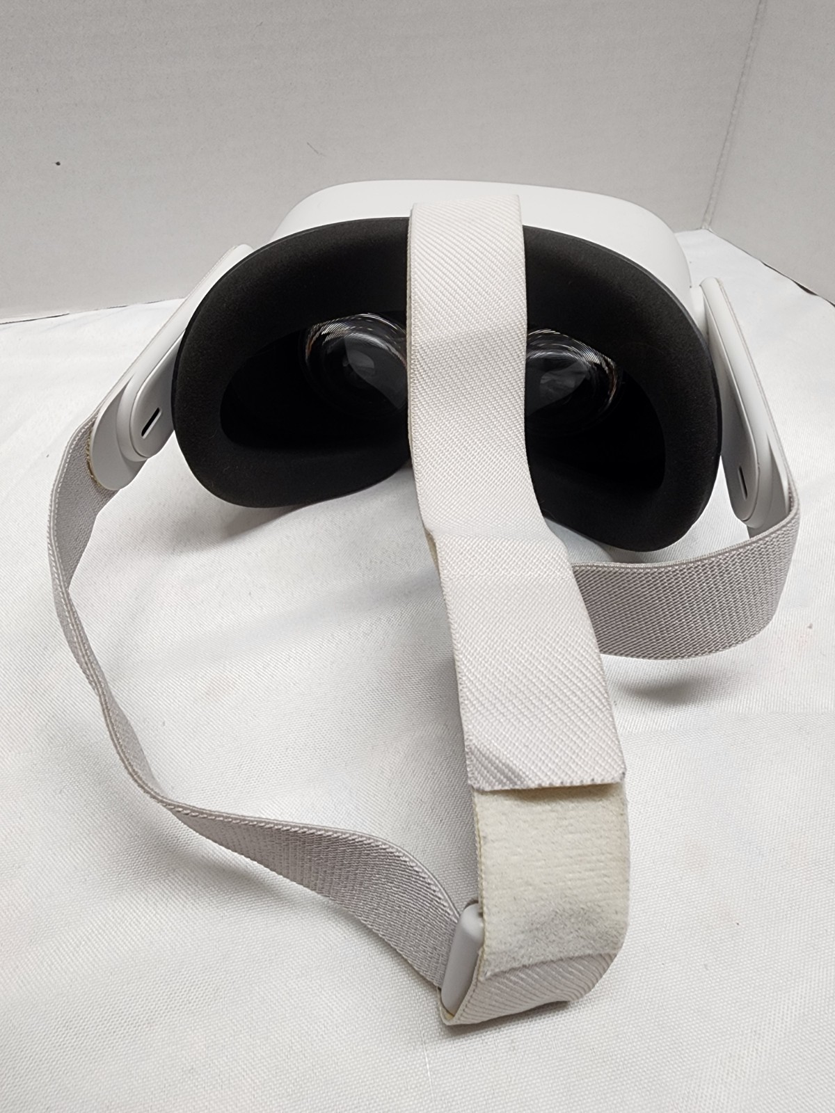 Tested Working Oculus Quest 2 64GB All-in-one VR Headset - White Headset ONLY