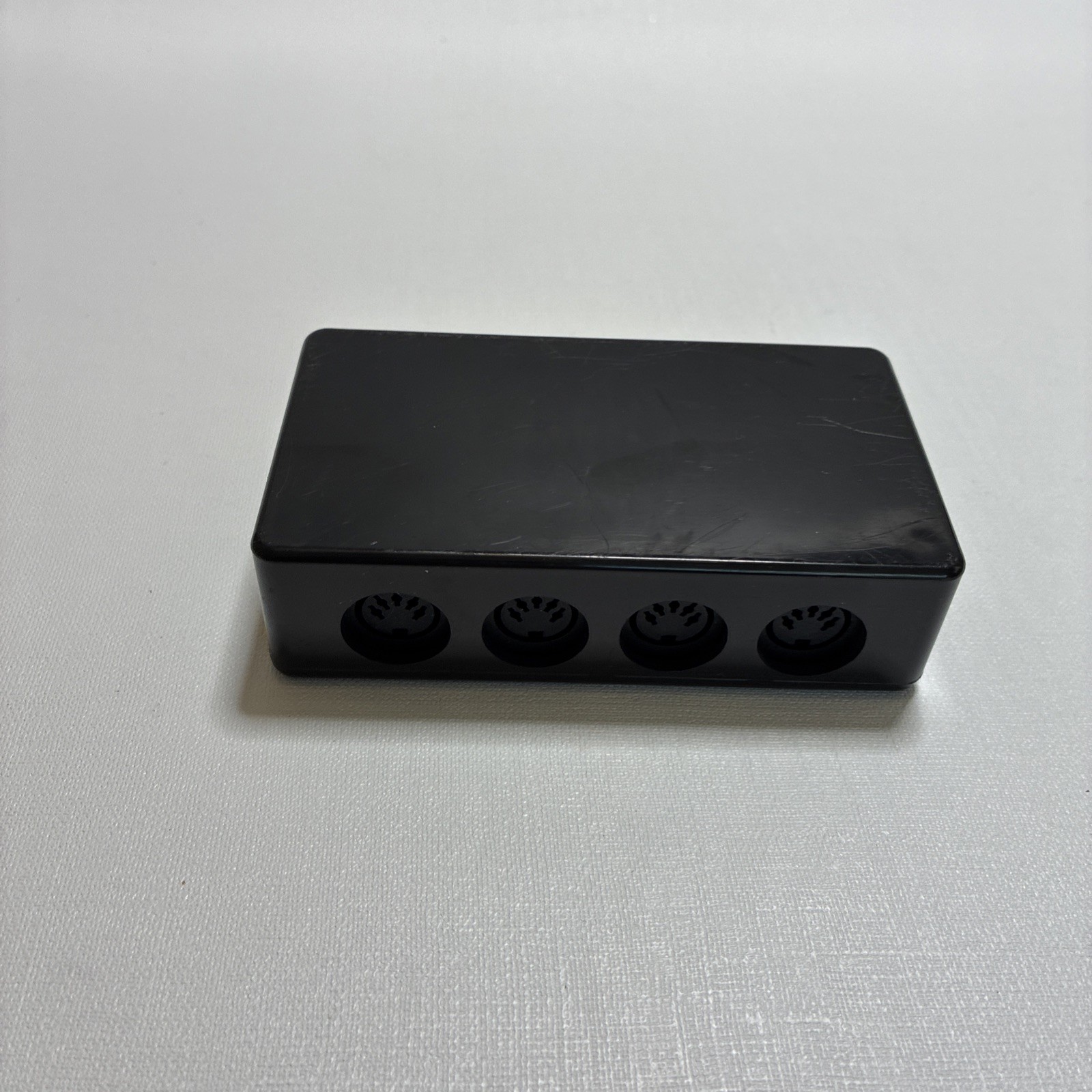 MIDI Solutions QUADRA THRU 4-output Active MIDI Thru Box