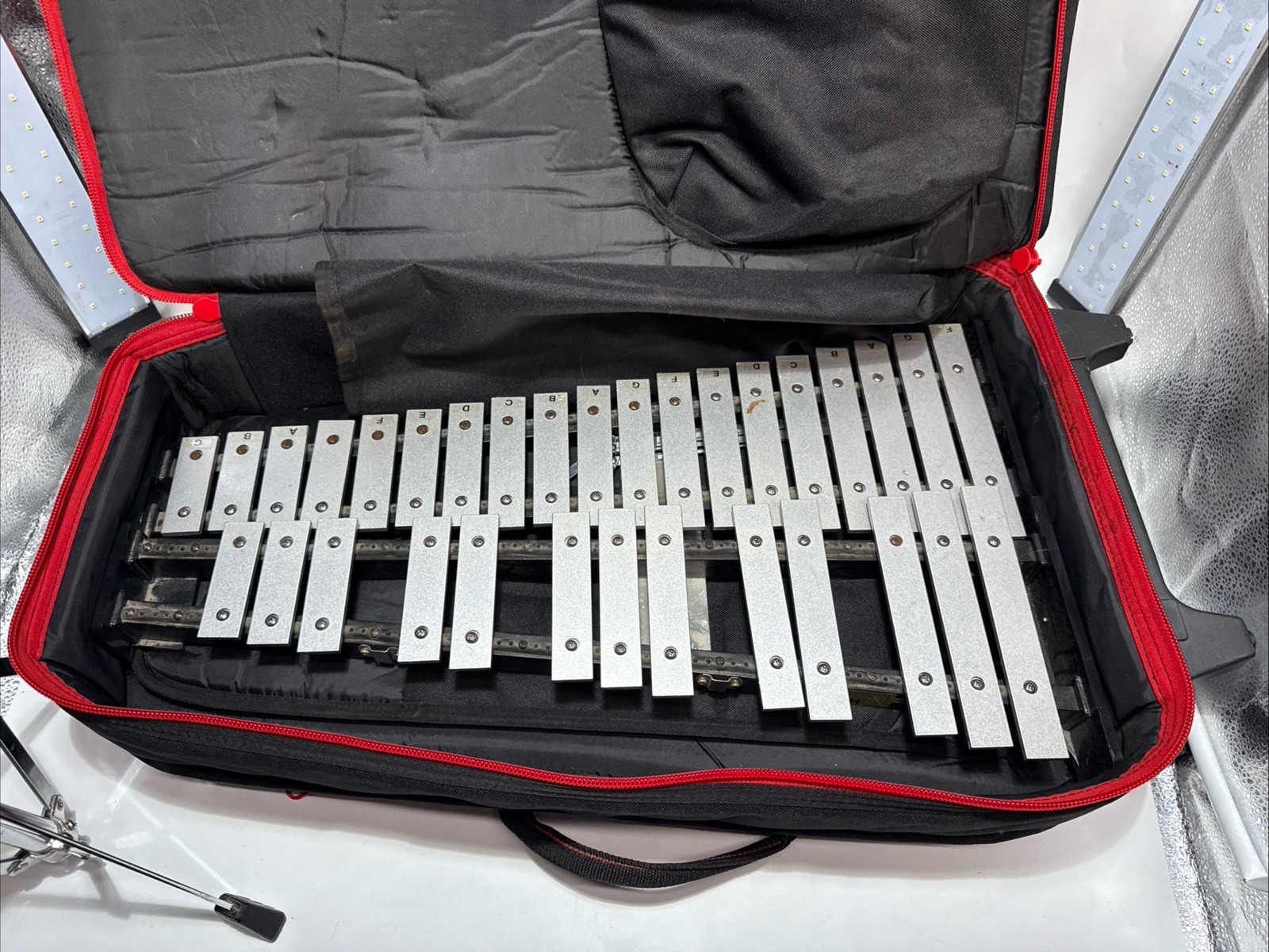 Vic Firth 32 Key Student Xylophone with Backpack Carrying Case and 3 Music Stand
