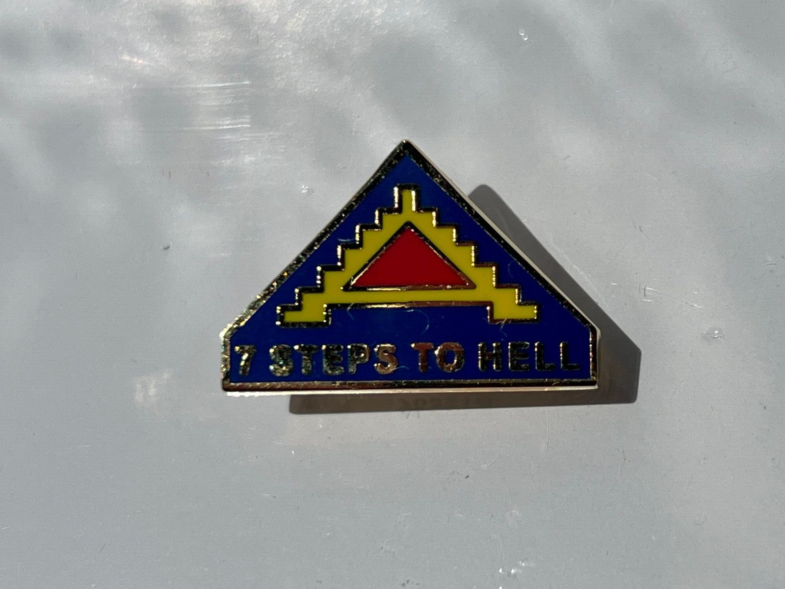 US ARMY 7TH ARMY (7 STEPS TO HELL) HAT PIN MEASURES 1 INCH (EE-P15586)