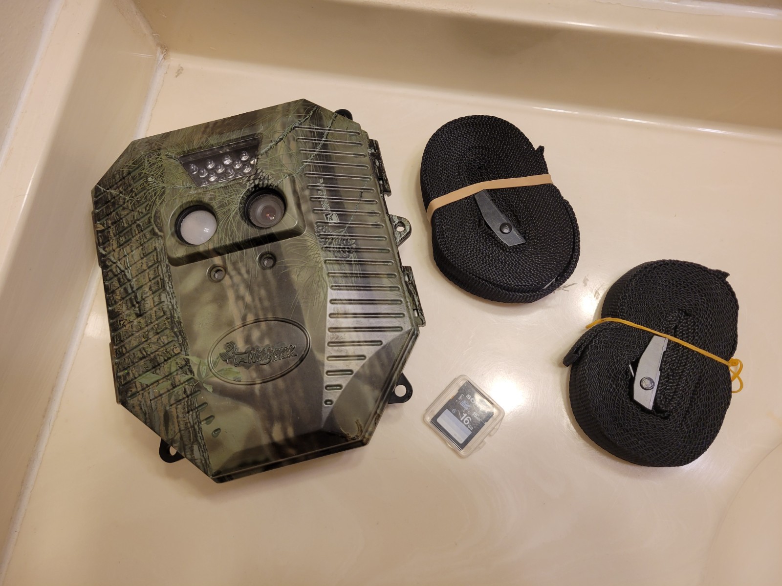 WILDGAME INNOVATIONS MODEL # ir4g / STRAPS / 16GB SD CARD