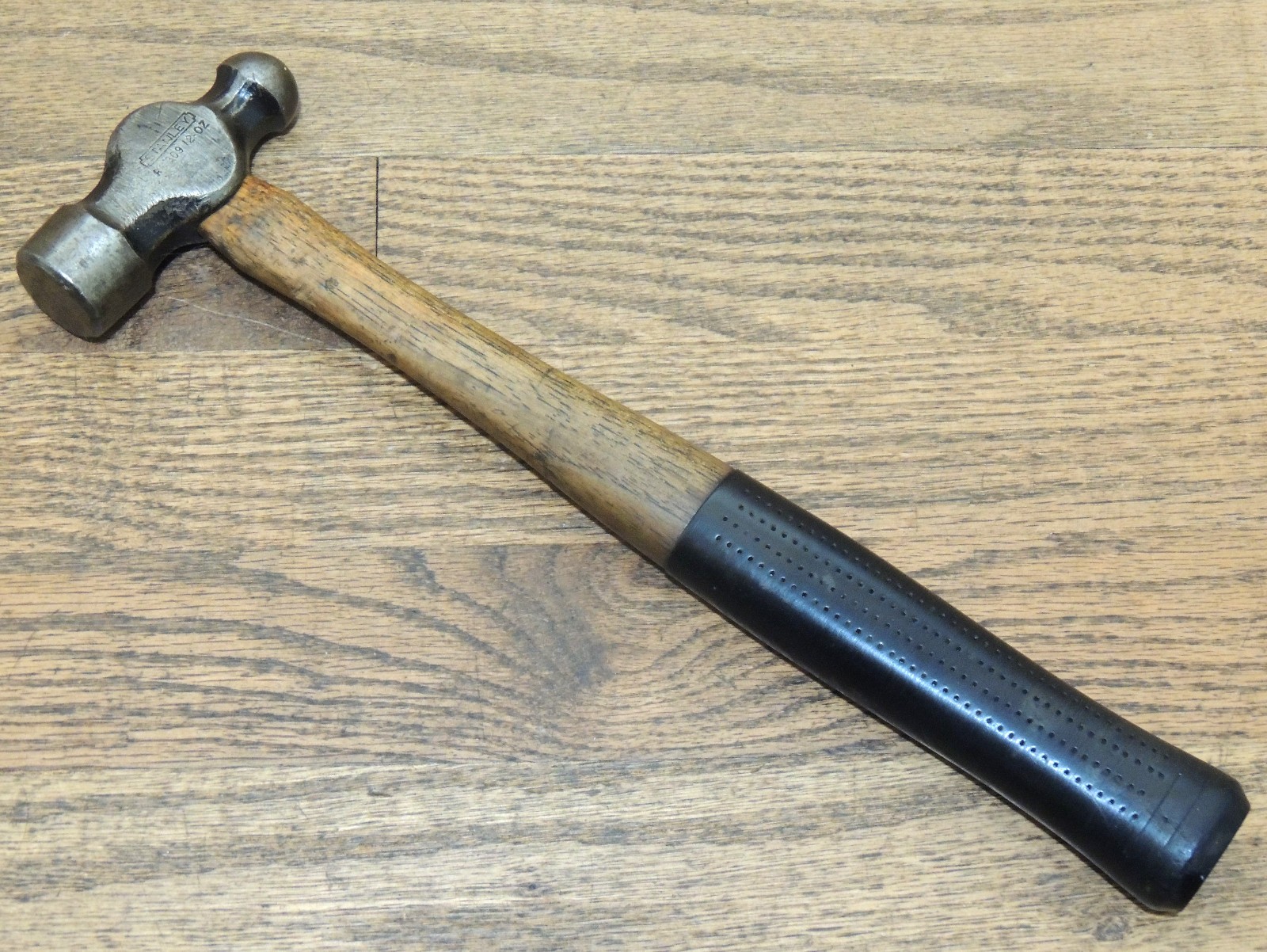 12 oz. STANLEY RG 309 BALL PEEN HAMMER w/WOOD HANDLE & RUBBER GRIP-ANTIQUE TOOL