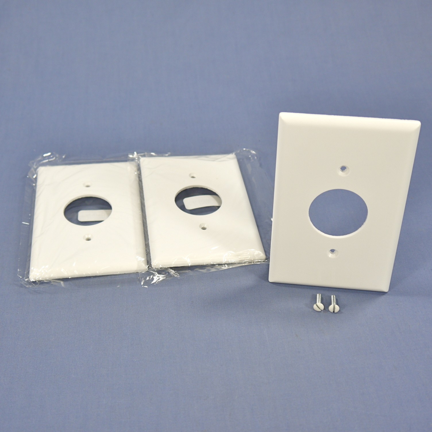 Cooper 2031W White 1-Gang Single 1.406" Receptacle Thermoset Mid-Size Cover 3pcs