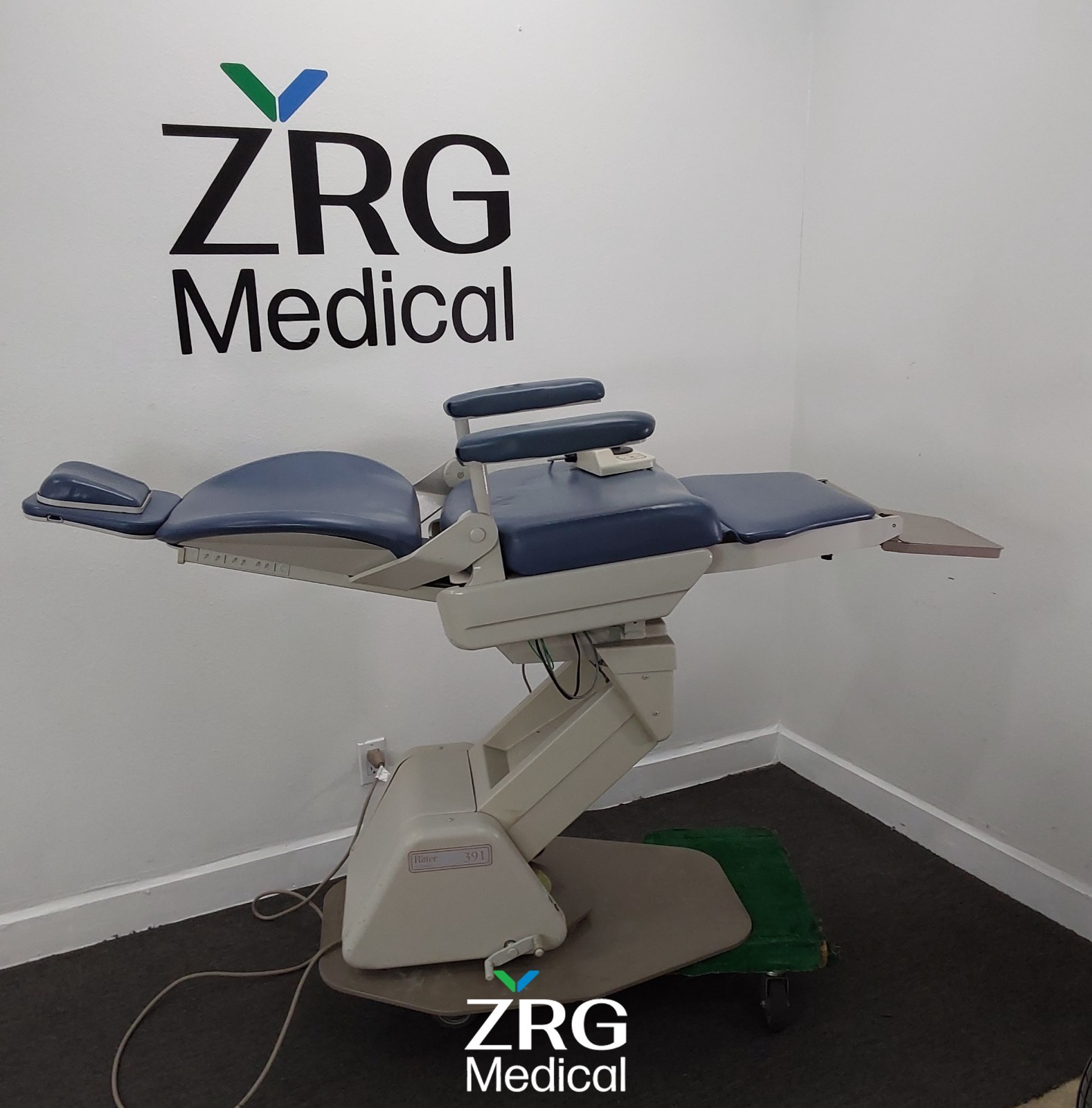 Midmark 391-002 Exam Chair w/ Footswitch