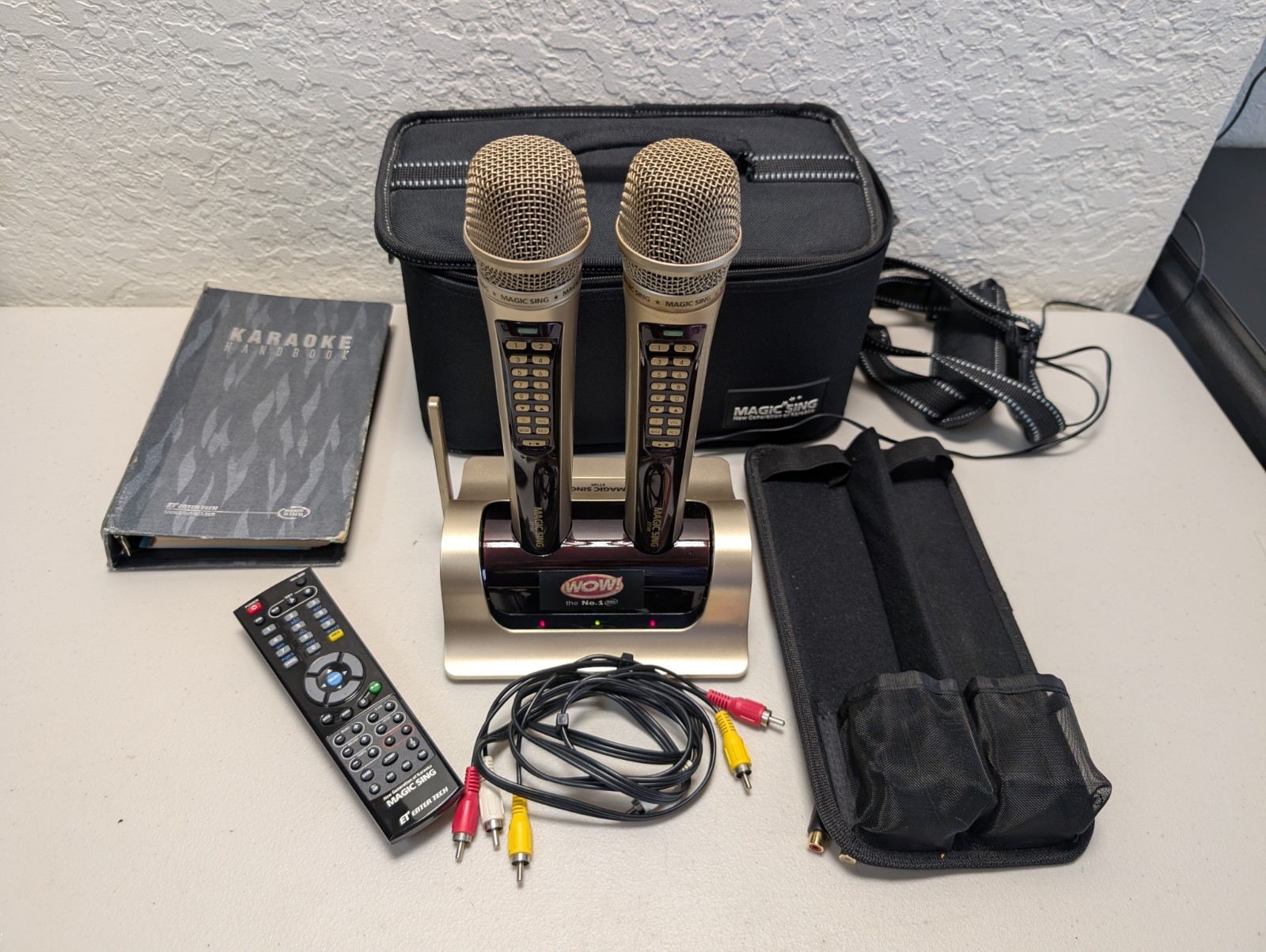 Magic Sing ET18K Portable Karaoke System Wireless Mics And 1 Music Chip