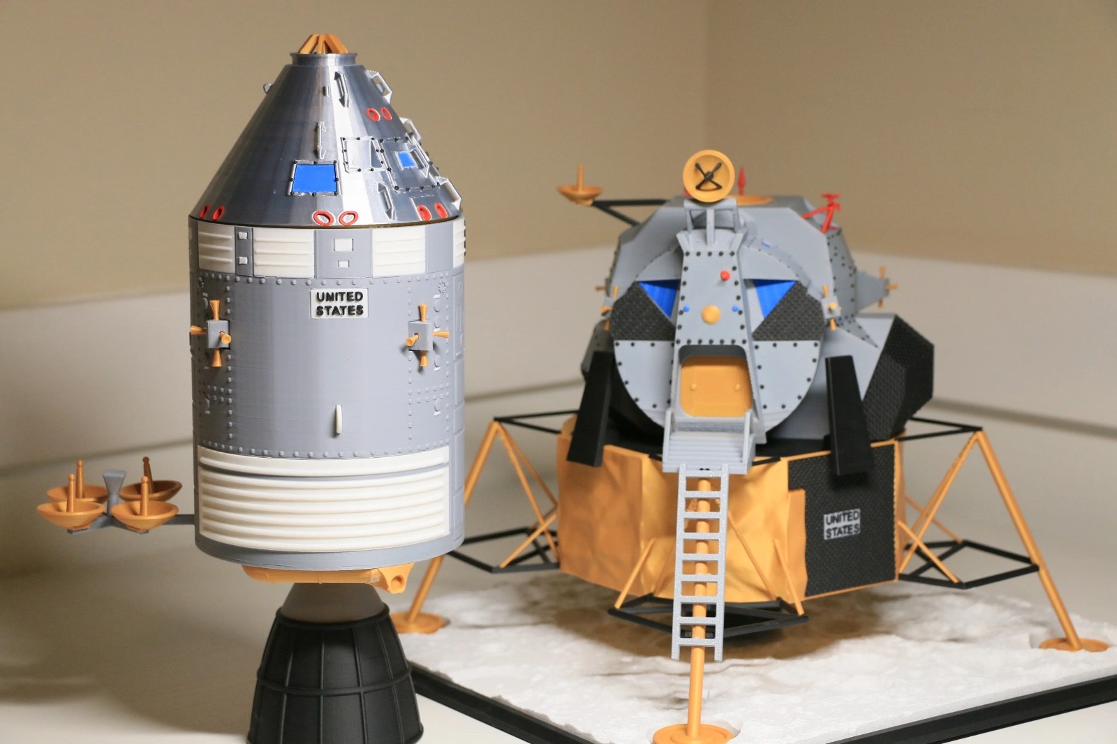 Detailed 1/32 Scale Apollo Command Service Module CSM Spacecraft Removable CM