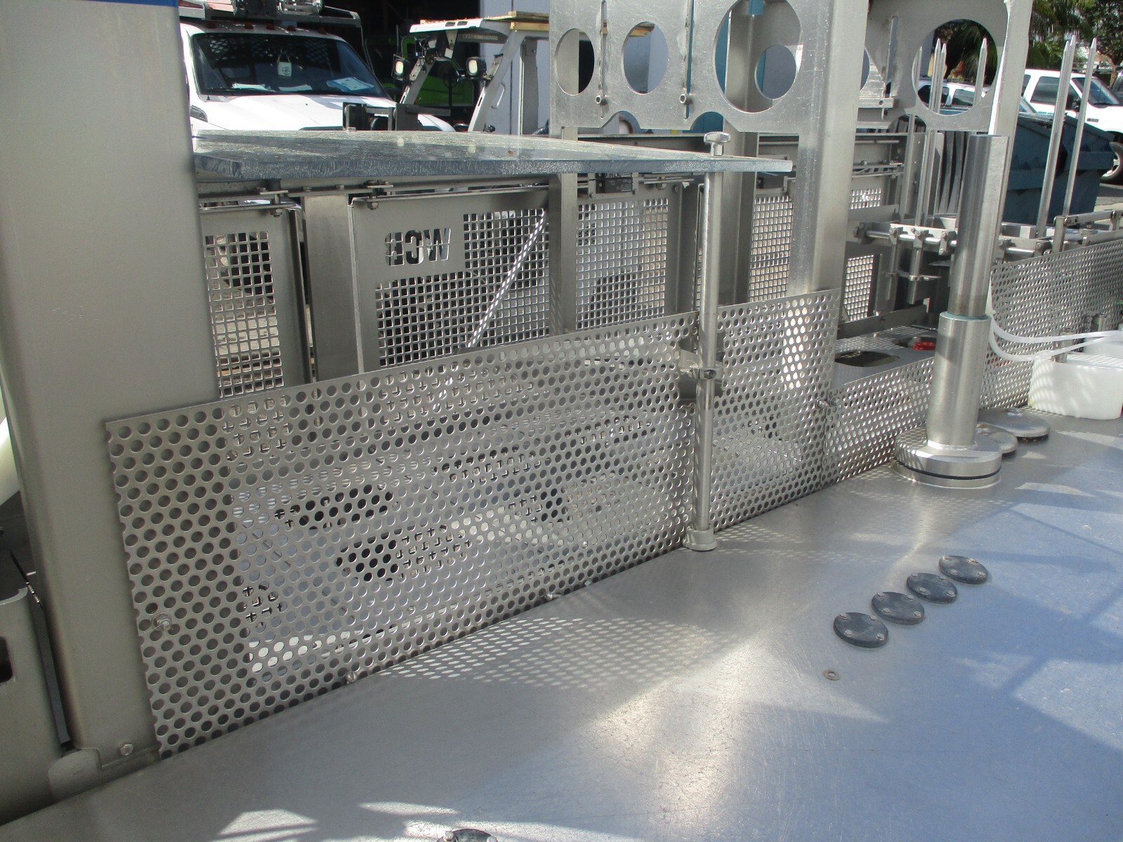 WCB STAINLESS ICE CREAM FILLING MACHINE / SCROUND ICE CREAM CONTAINER FILLER