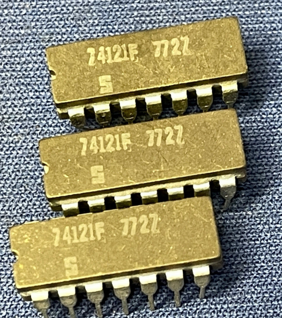 74121F SIGNETICS 74121J 14-PIN CERDIP VINTAGE 1977 COLLECTIBLE LAST ONES QTY-1