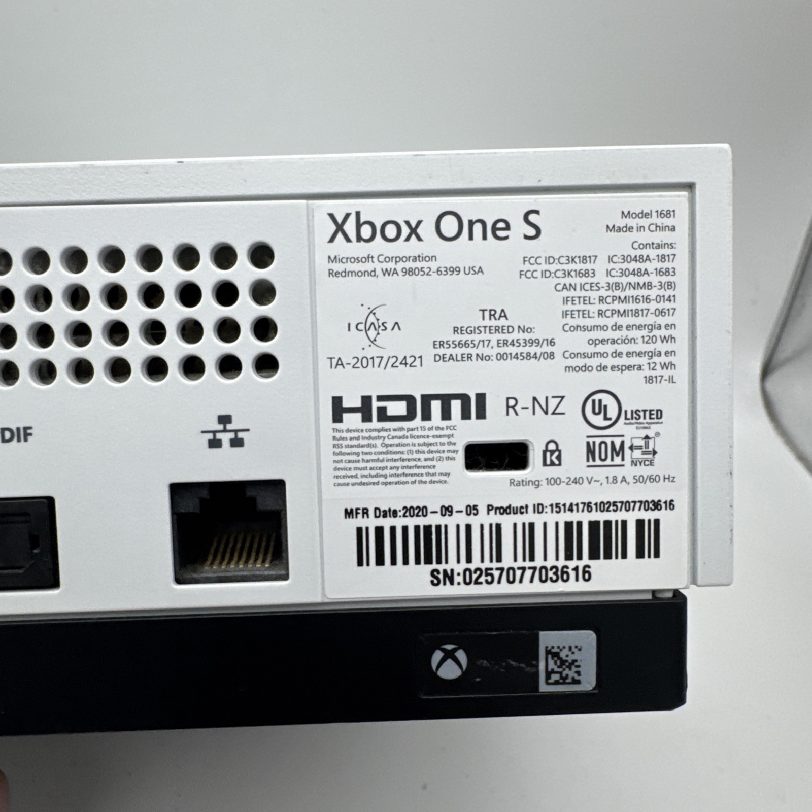 XBOX ONE S 1TB CONSOLE 1681 WITH 1 CONTROLLER & CABLES - TESTED (WBP018149)