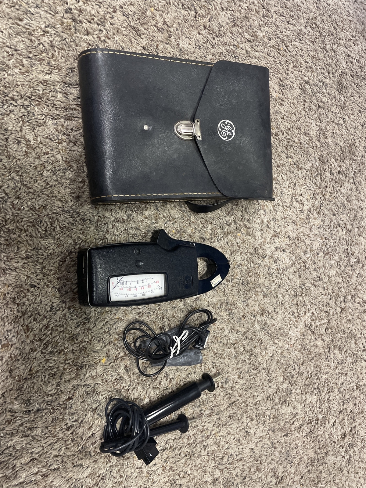 Vintage Bakelite GE GENERAL ELECTRIC Clamp on AC Amp Volt Meter Leather Case