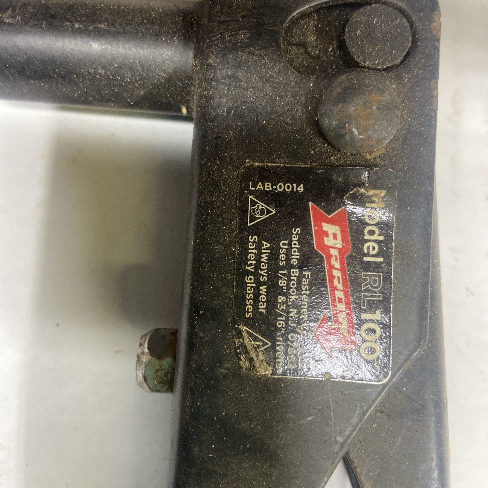 Arrow RL100 1/8" & 3/16" Rivet Tool