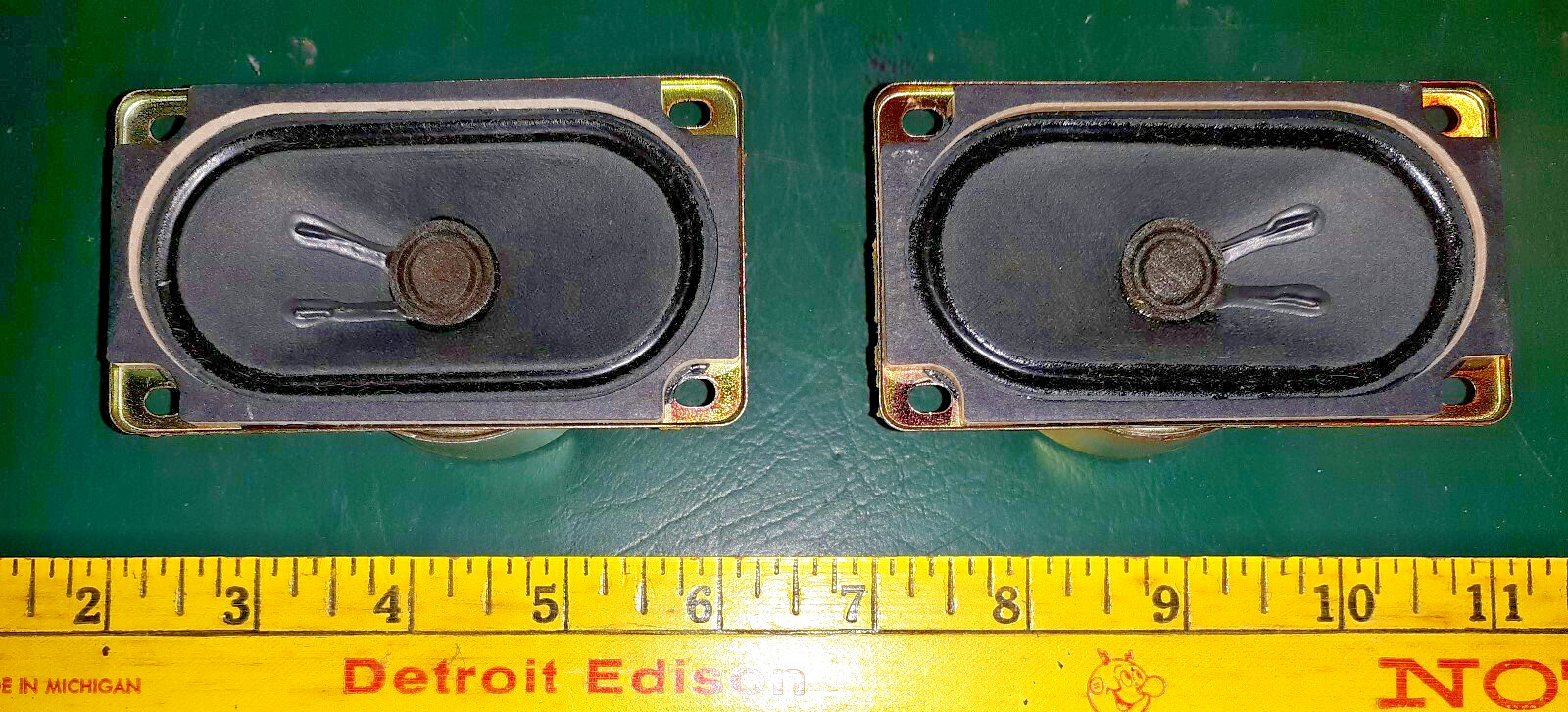 20CC40 LOGIC3 SPEAKERS 90X50X40MM, 180G EACH, 4 WATT, 4 OHM, E(2X3-72)FL, VGC