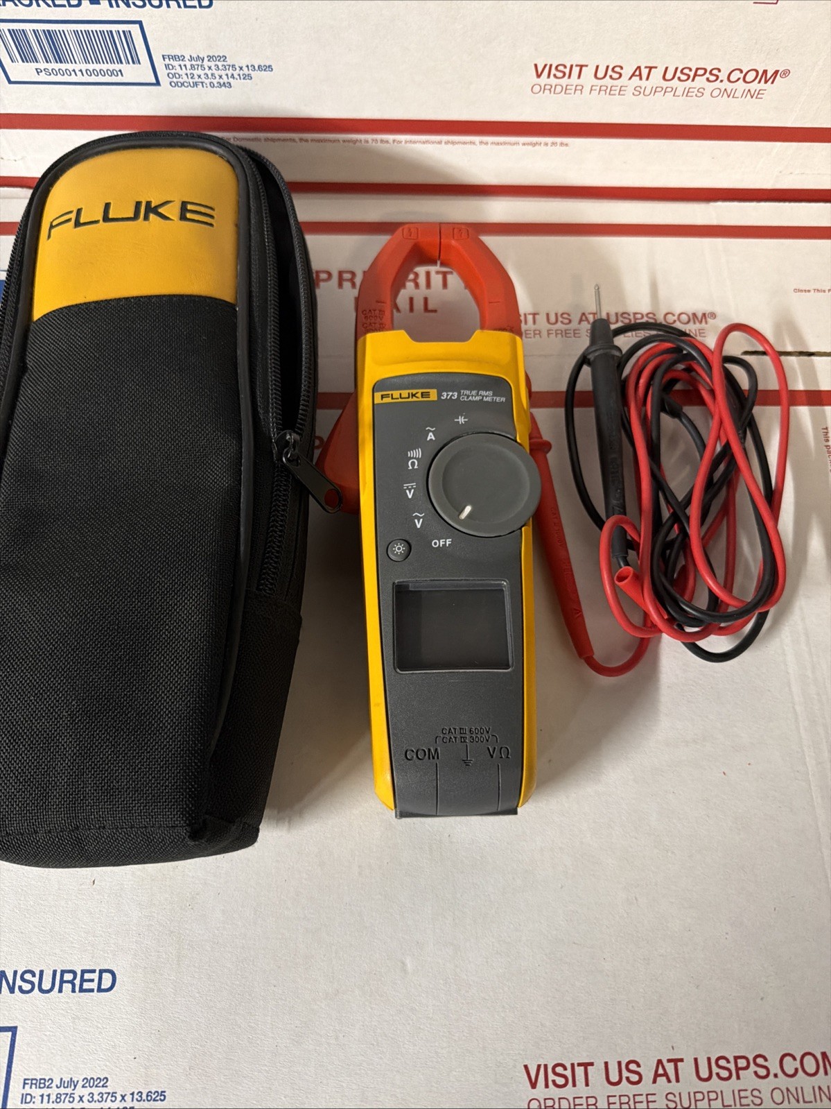 Fluke 373 True RMS Digital Clamp Meter, 600V/600A, CAT III, Leads & Case