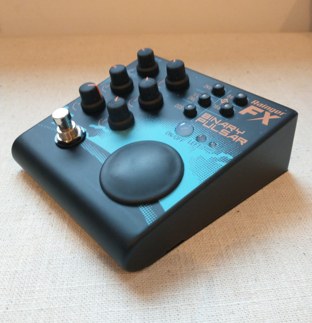 Rainger FX Binary Pulsar Stereo Sidechain, Panner & Tremolo Pedal