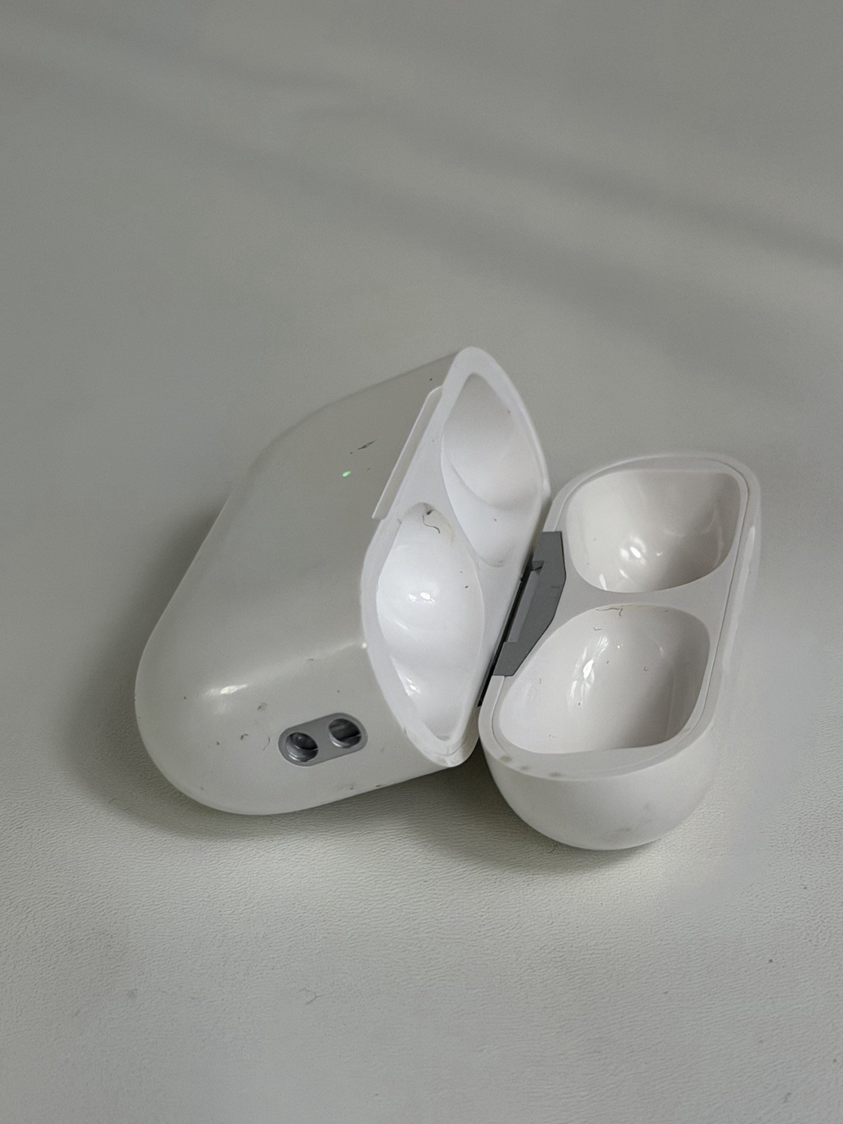 Apple AirPods Pro 2nd Gen Lightning Replacement Case Only A2700