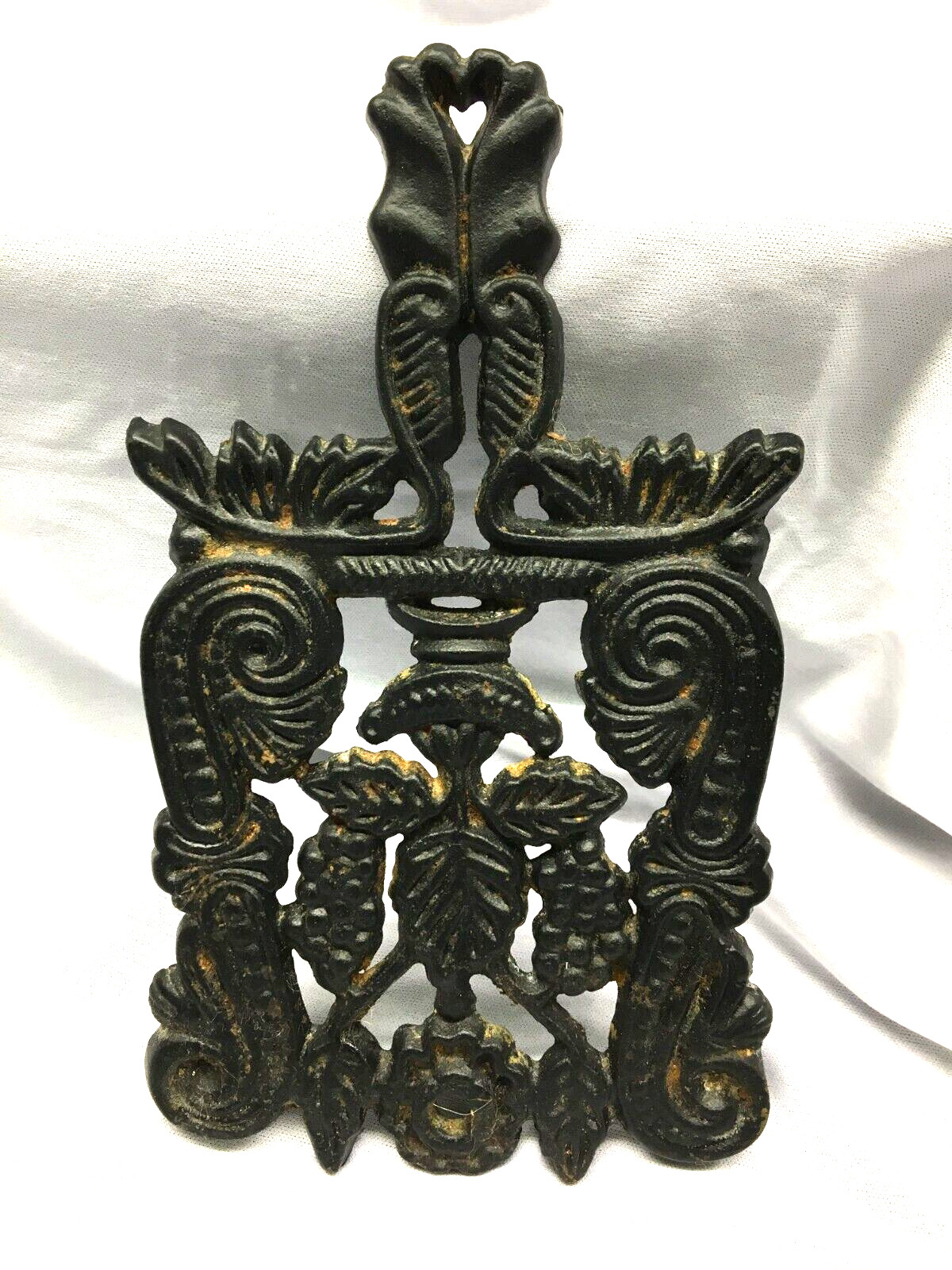 GRISWALD Cast Iron Trivet T-4 GRAPES 1950
