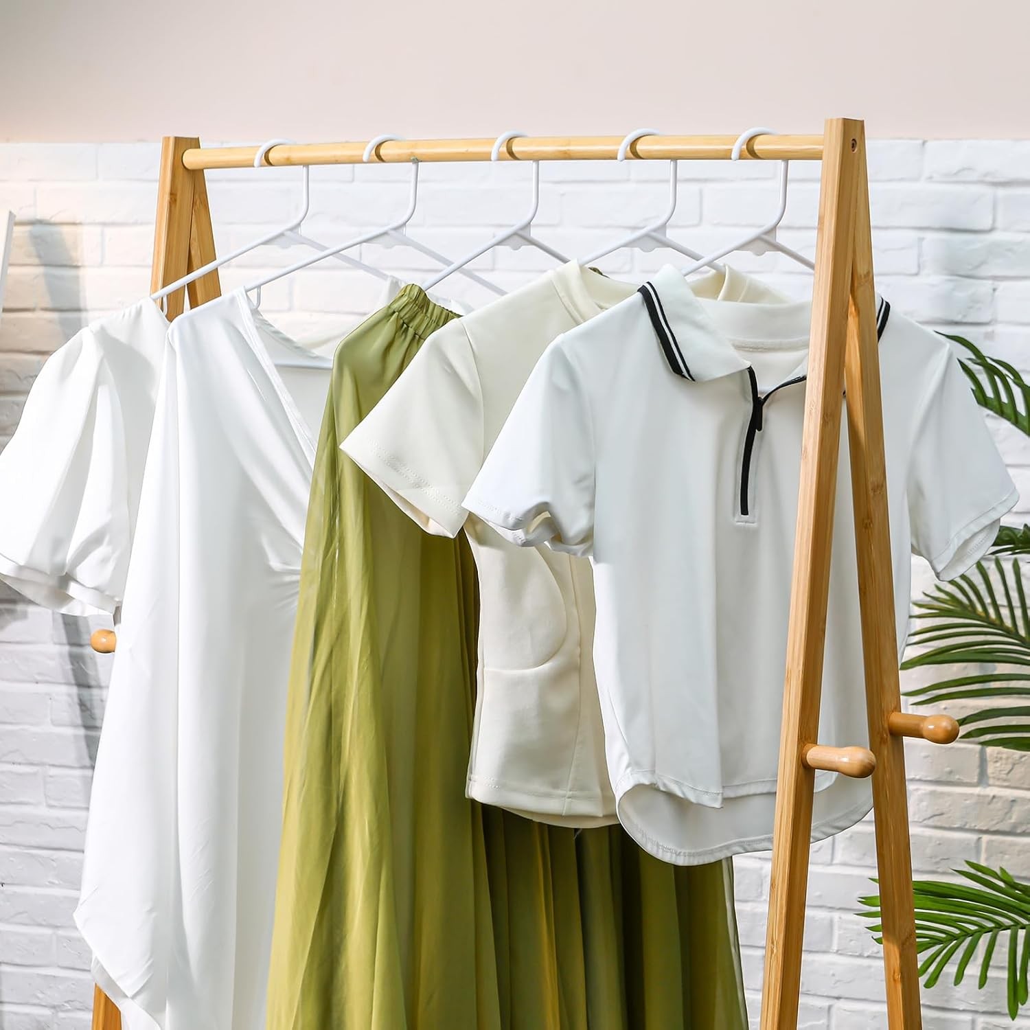 120 Pcs Plastic Clothes Hangers Bulk Heavy Duty Hangers W/ Hooks Durable Space