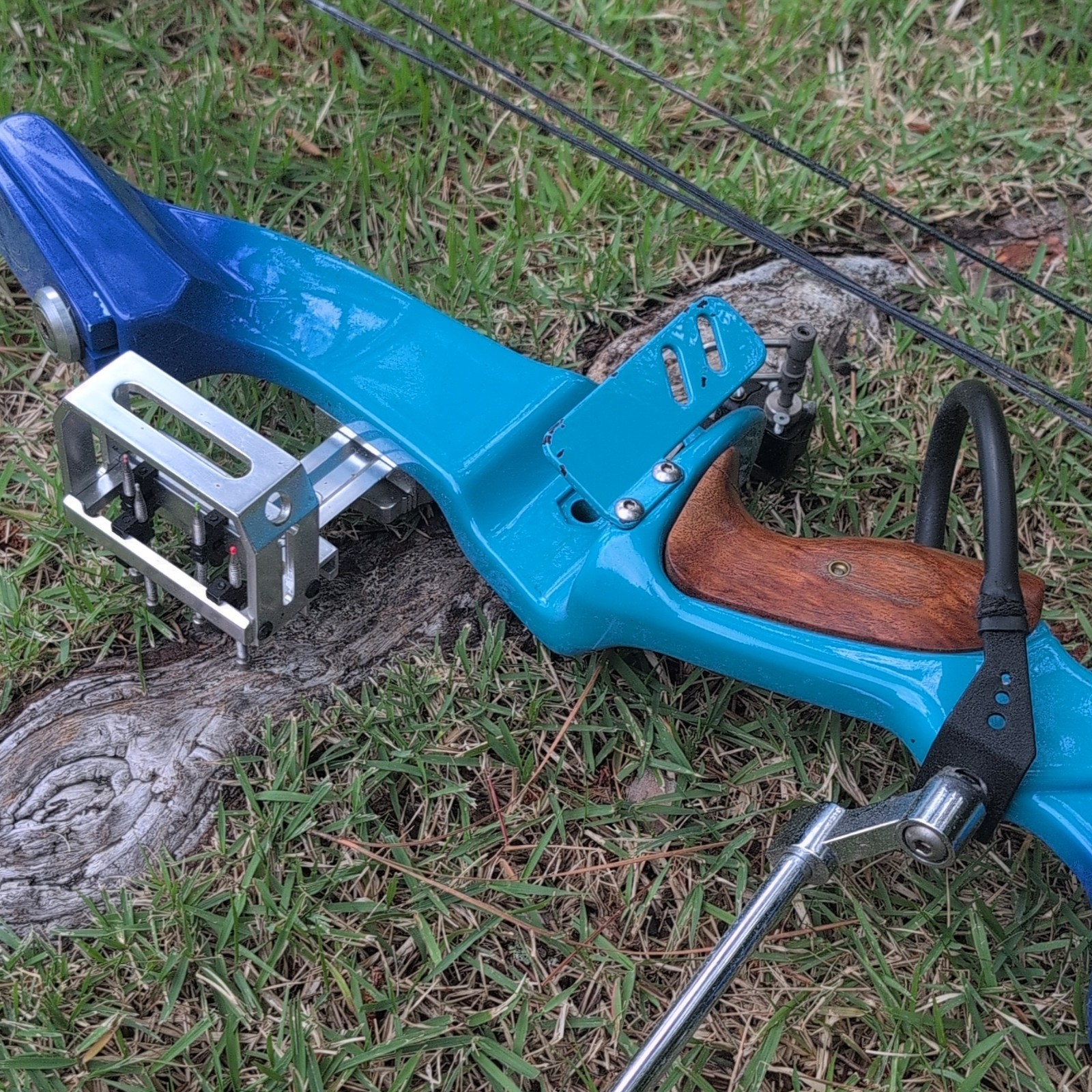 Point Blank The New Wave Carbon compound Bow Blue Right Hand Target