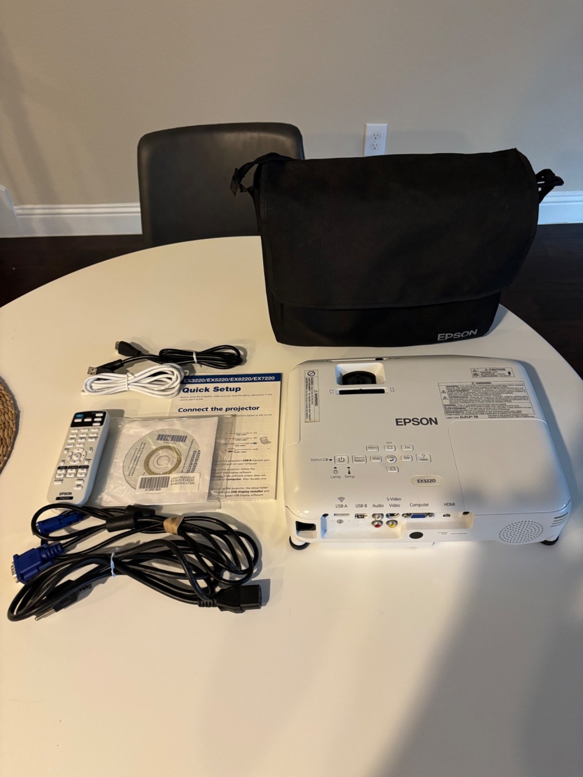 Epson EX3220 SVGA Tri-LCD Projector 3000 Lumens with Only 51 Lamp Hours!