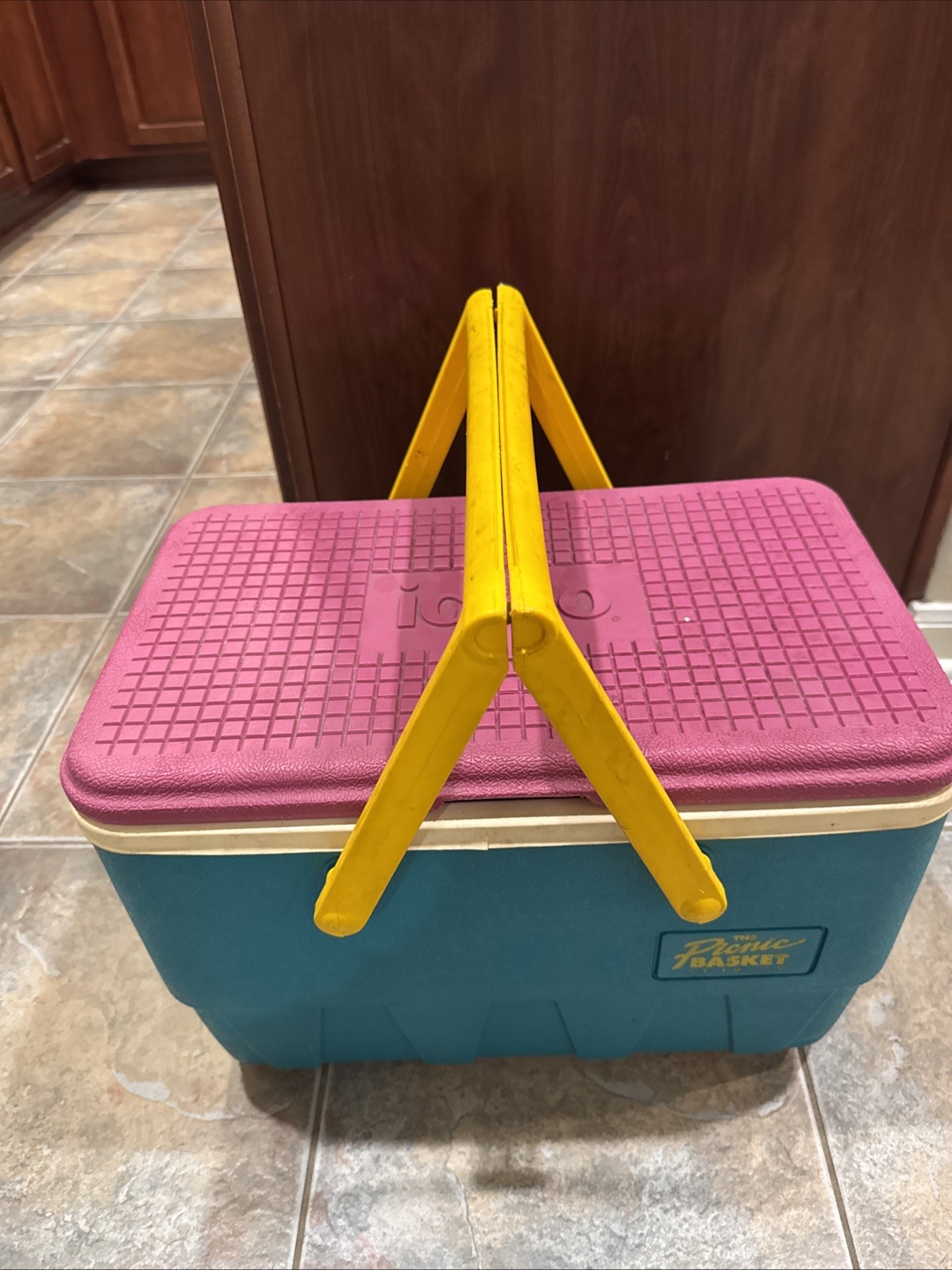 Vintage 90's IGLOO The Picnic Basket Cooler Teal Pink Yellow Retro 25qt