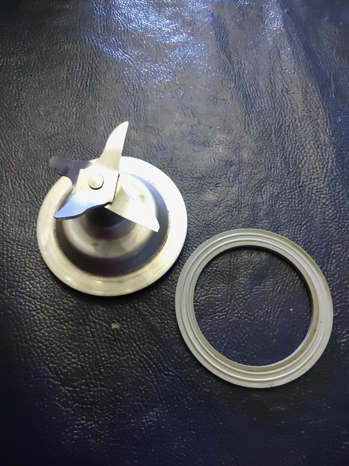 Genuine B & D Blender Blade Cutter With Gasket For Blender BL12475B BL12475G