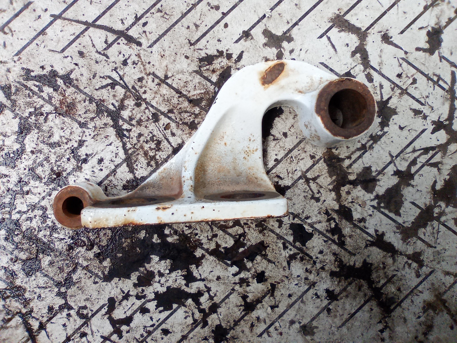 Peterbilt Lower Hood Hinge Pivot Bracket Left/Driver Side Cast Iron P/N L48-6034