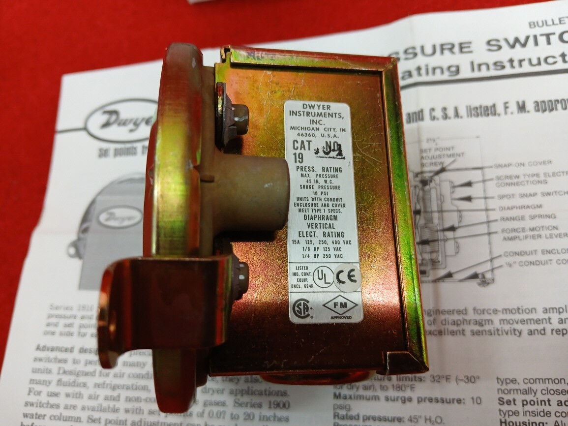 Dwyer 1910-1 Pressure Switch Model No.1910-1 New