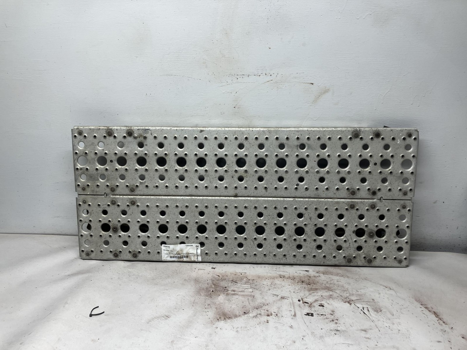 Freightliner CASCADIA 14 x 33.5 Deckplate - Used