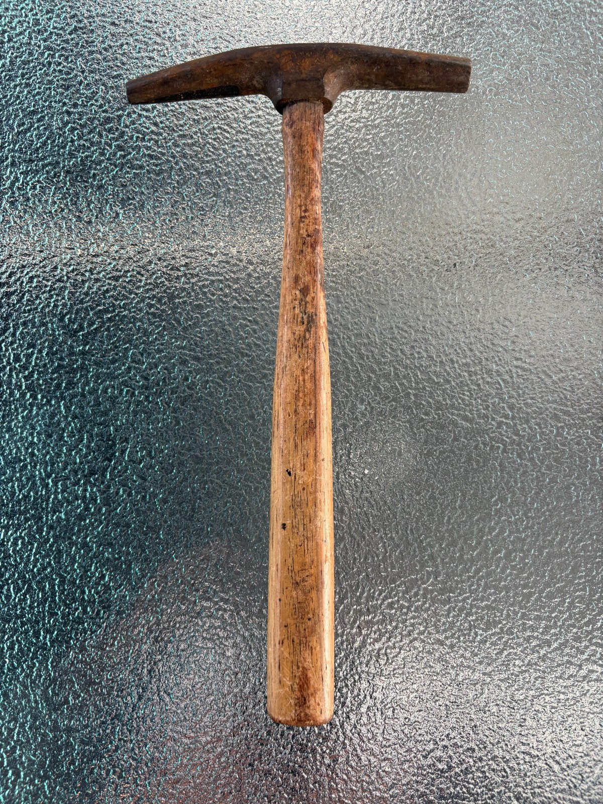 apolsterer hammer in good condition . classic older type .