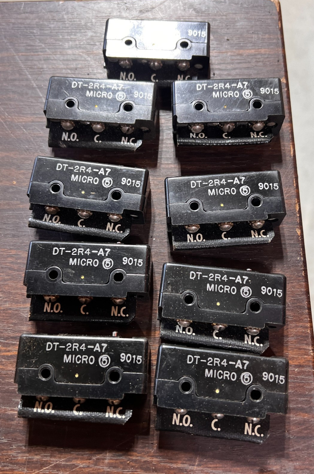 LOT of 9 NEW NOS HONEYWELL DT-2R4-A7 MICRO SWITCH Switches