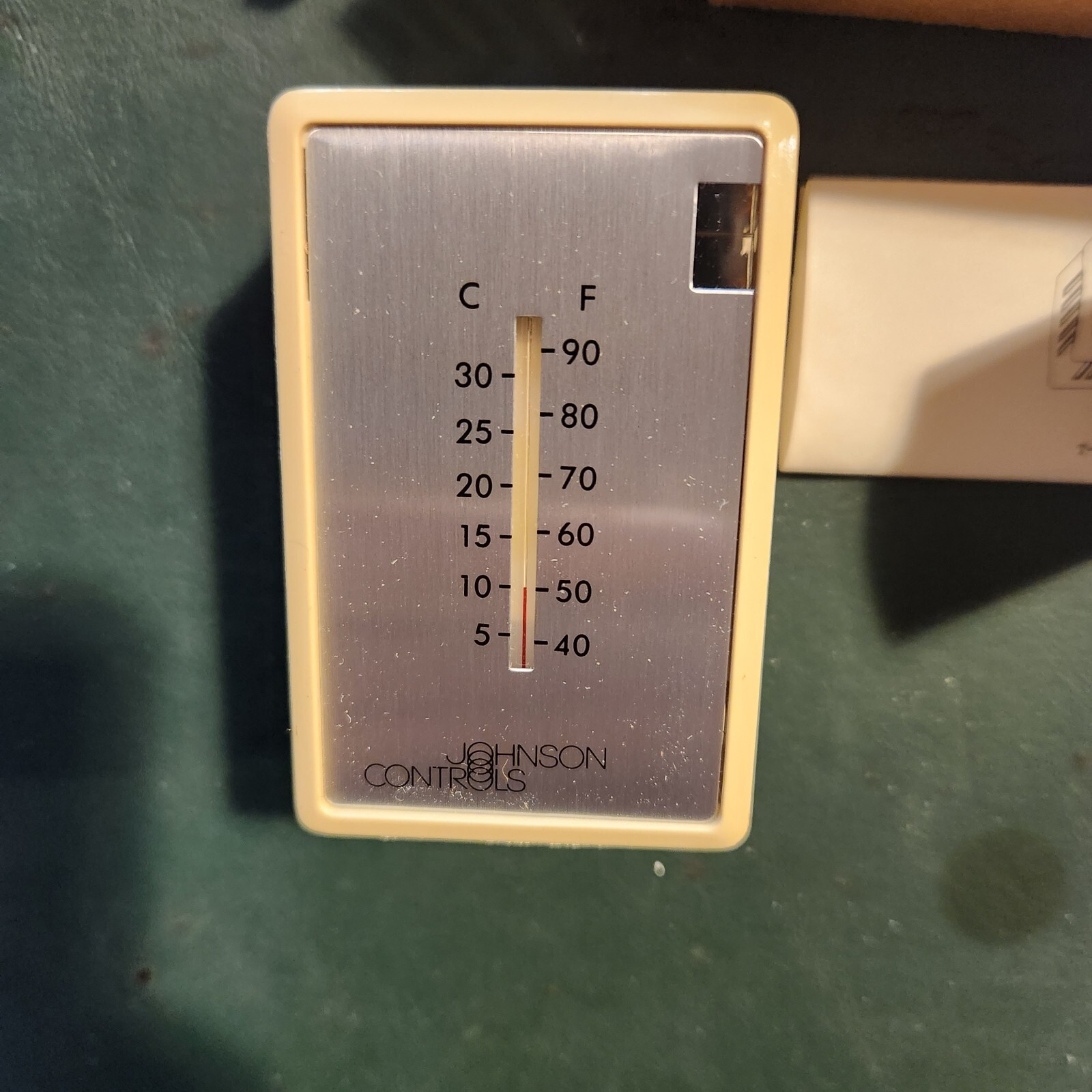 JOHNSON CONTROLS T-4000-2146 BEIGE COVER W/ THERMOMETER VERTICAL