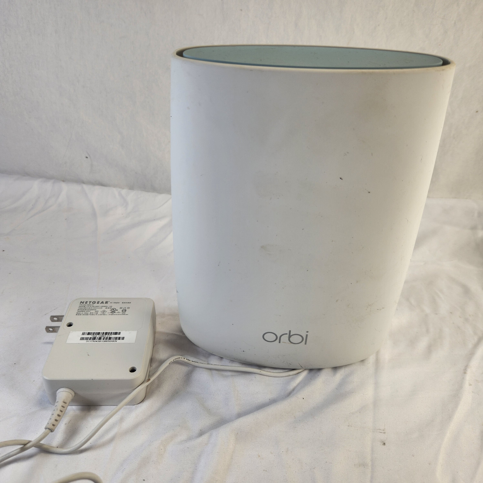 NETGEAR Orbi RBR50 Router Home Mesh WiFi Tri-band w/ Adapter
