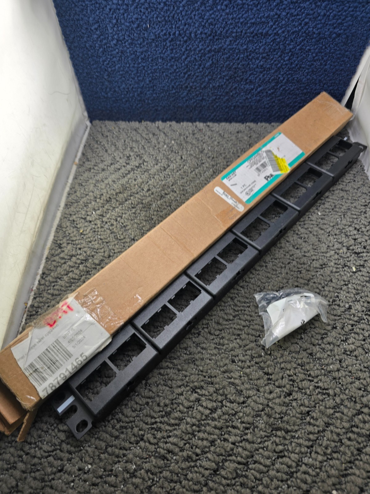 Panduit CPP24WBLY Pan-net 24-Port Mini-Com Flat Patch Panel Black