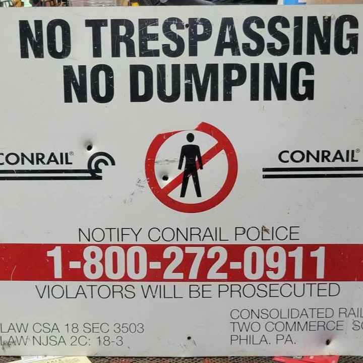 O Scale - Conrail - No Trespassing Signs- 2 Pack