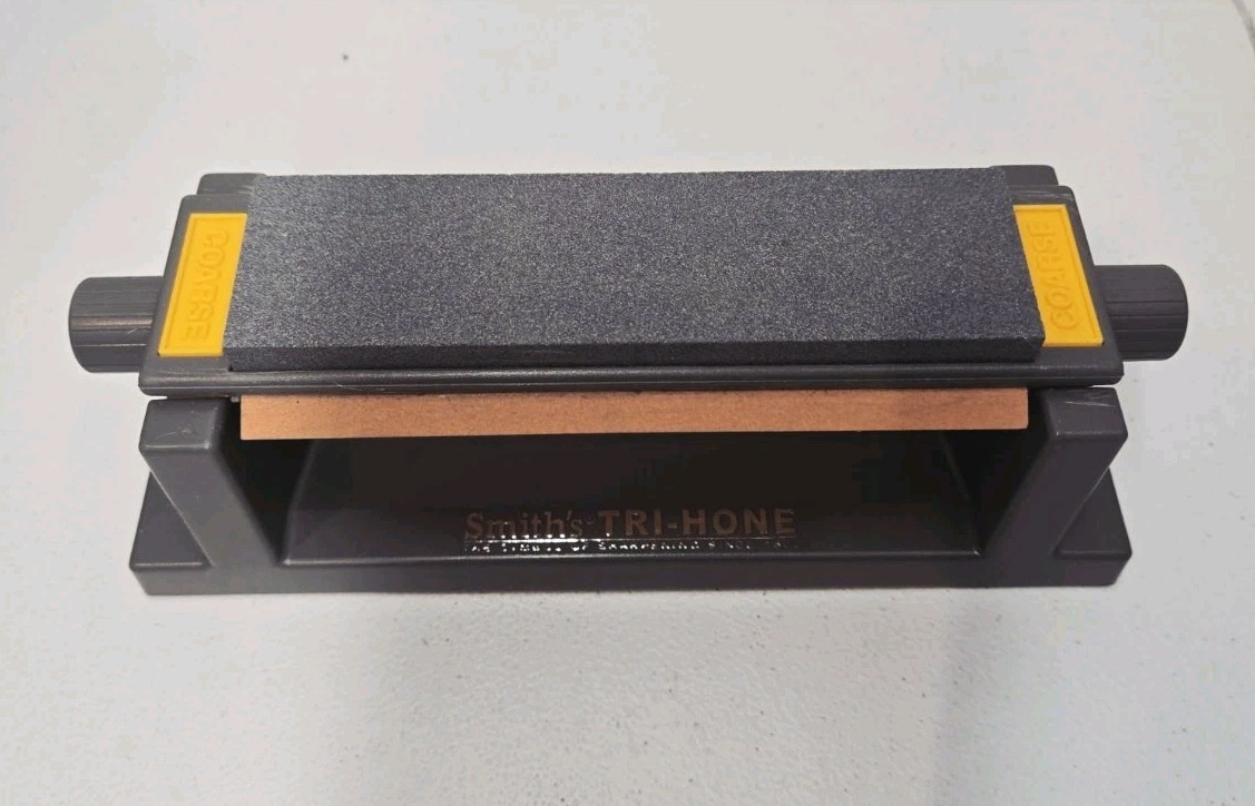 Smith's TRI6 6" Tri-Hone Sharpening System Knife Tool Sharpener 3 Stone used.