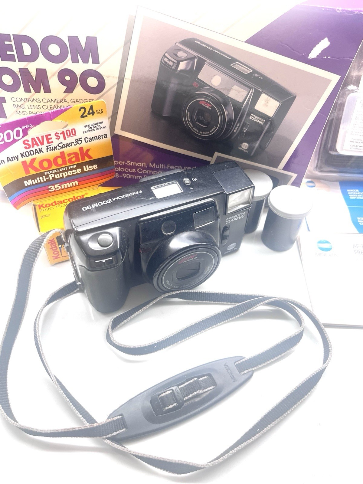 Minolta Freedom Zoom 90EX QD 35mm Film Camera Black Built-In Flash with Case