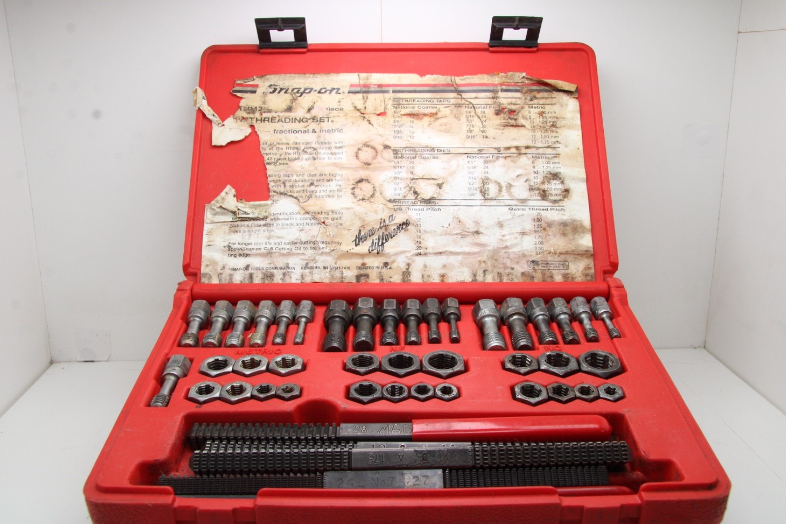 Snap-on RTD42 45 Piece Fractional Metric Rethreading Set USA w/Extra Files