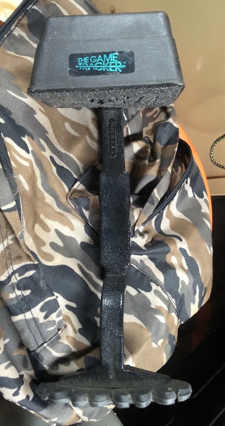 The Game Tracker 4 Arrow Detachable Quiver Made in the USA -Good Condition-